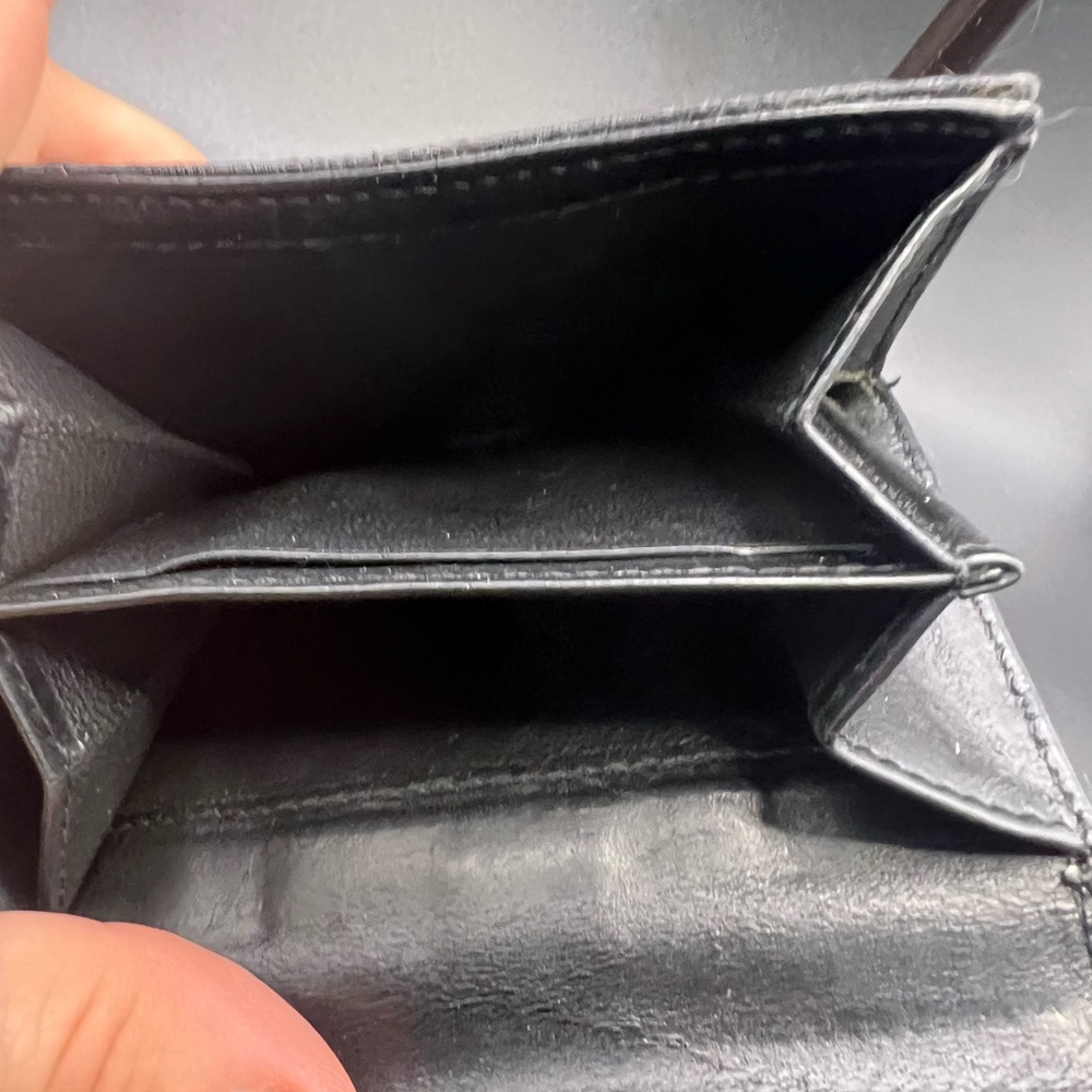 Gucci Black GG Canvas
Piston Lock Compact Wallet. - Picture 8 of 8